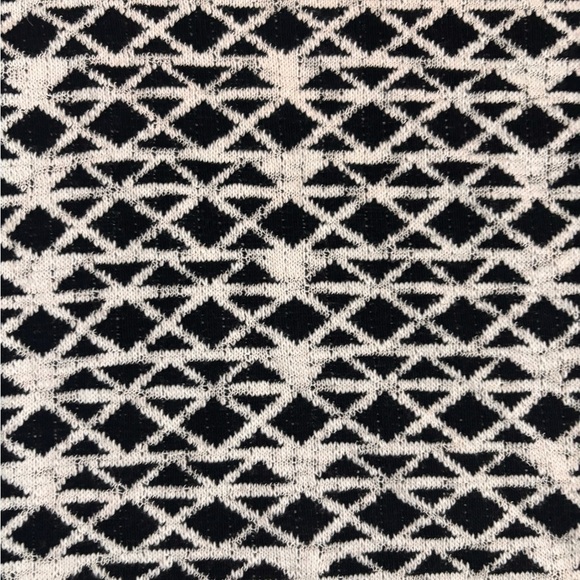 Forever 21 Black and White Geometric Crew Neck Sweater - Picture 2 of 8